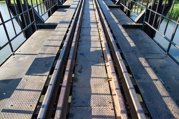 Ponte ferroviario sul fiume Kwai.Death ferrovia, costruita durante W — Foto Stock