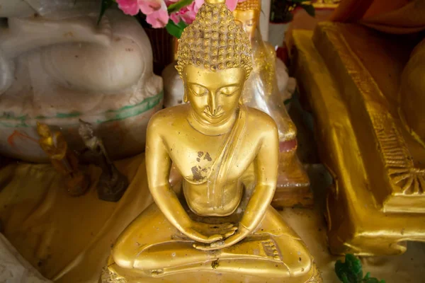 Zlatý Buddha socha v Bodhgaya stúpa nebo Phuthakaya Pagoda na S — Stock fotografie