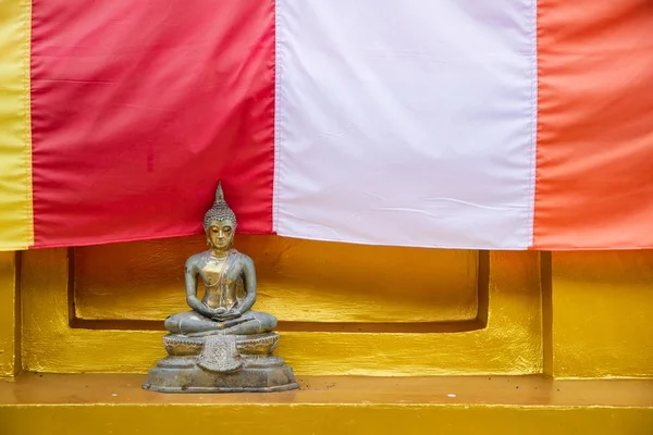 Patung Buddha Emas di Stupa Bodhgaya atau Pagoda Phuthakaya di S — Stok Foto