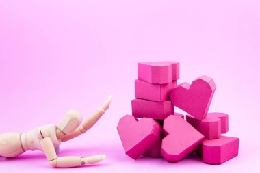 Ahşap kukla kağıt kutu kırmızı kalp şekli yığınla geçilmiyordu