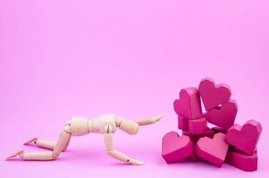 Ahşap kukla kağıt kutu kırmızı kalp şekli yığınla geçilmiyordu