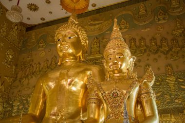 Ayutthaya, Tayland - 11 Şubat 2017: Altın buddha heykeli 