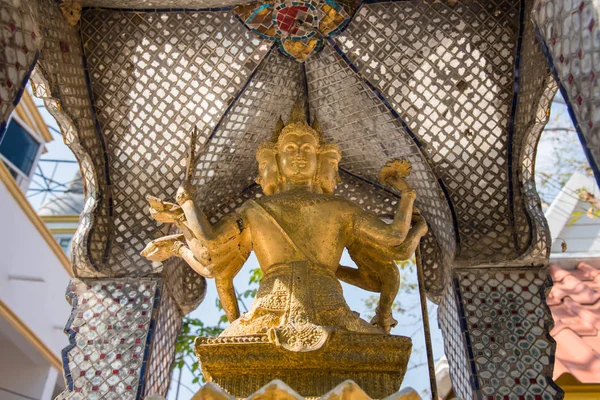 Ayutthaya, Thailand - March, 11, 2017 : A Brahma shrine statue i — Stock Photo, Image