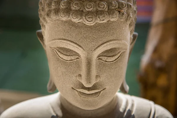Ayutthaya, Tailândia - 11 de março de 2017: Close up face de Buda — Fotografia de Stock