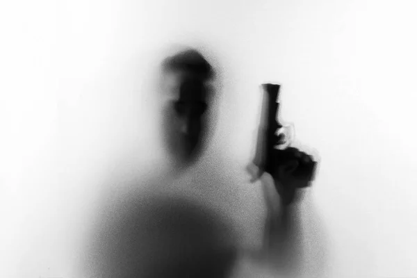 Sombra do assassino do homem do horror com uma arma em sua mão.Homem perigoso — Fotografia de Stock