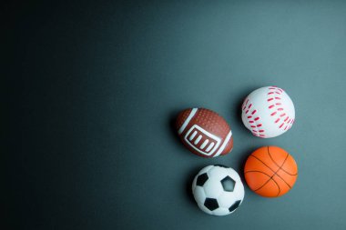 Ayaktopu oyuncak, oyuncak beyzbol, basketbol oyuncak ve Rugby oyuncak izole