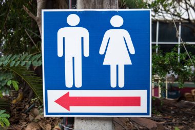 Kamu tuvalet Wc tuvalet erkek ve kadınlar için iz.