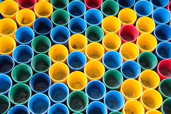 Vista superior de colores primarios de tazas de color de mezcla para la pintura del artista — Foto de Stock