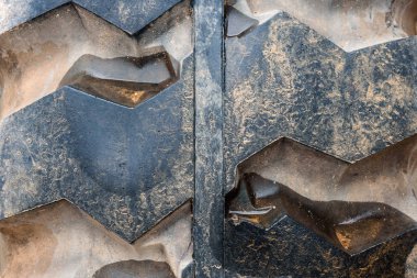 Eski lastik lastik doku kadar kapatın.