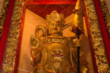 Wat Borom Raja Kanjanapisek Çin altın tanrıça heykeli