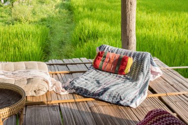 Kahve dükkanında pirinç çeltik alan Nan Eyaleti, Tayland.