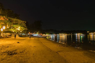 Görünüm Vongdeuan Beach, Koh Samet Isla restoranda akşam yemeği