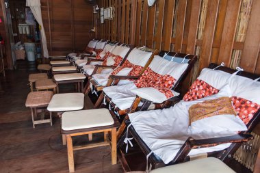 Yatak Amphawa.Thailand, Tay masajı.