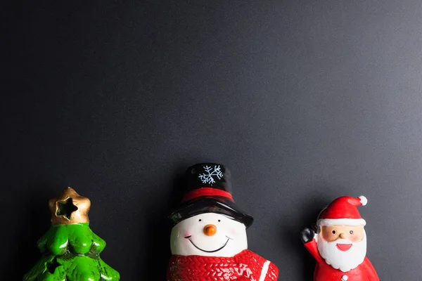 Decorazioni natalizie su sfondo nero con spazio per copiare.Cristo — Foto Stock