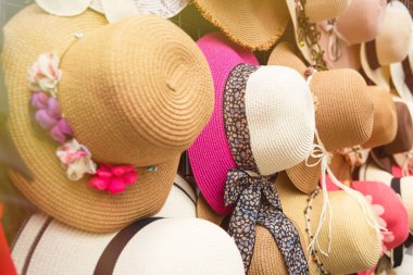 Şapka çeşitli mağazası Feribot İskelesi, gitmek için Koh Kret Nonthaburi, Tayland