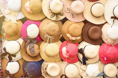 Şapka çeşitli mağazası Feribot İskelesi, gitmek için Koh Kret Nonthaburi, Tayland