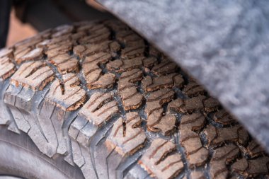 Lastik, yakın kirli tekerleğin Caddesi, doku 4 x 4 Lastiği almak