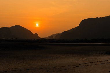 Günbatımında genel konumlar Khao Sam Ro Khao Daeng bakış açısı