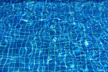 Su arka plan, Yüzme Havuzu et kalınlığı ile yivli. Til su altında