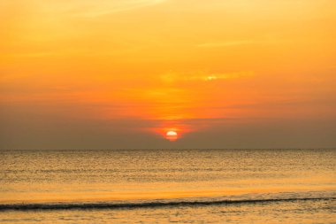 okyanus güzel gündoğumu.