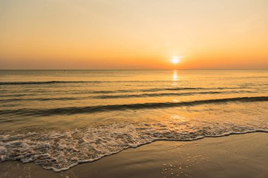 okyanus güzel gündoğumu.