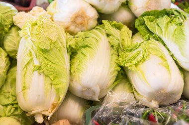 Tayland 'daki yerel pazarda karışık sebzeler, karışık yeşil asya ve