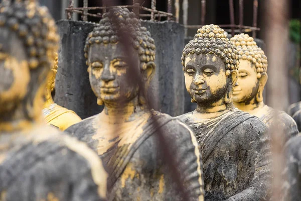 Socha Buddhy v thajském chrámu. — Stock fotografie