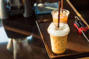 buzlu kahve kahve dükkanı ahşap tablo.