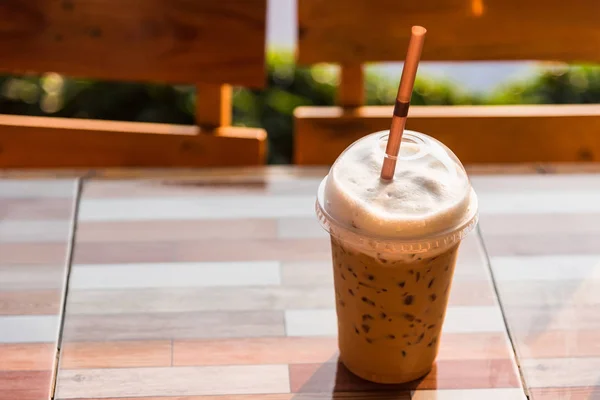 Iced coffee on wood table in coffee shop. — Stock Photo, Image