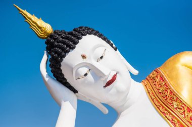 Buda heykeli Wat phra 'da yaslanan Buda heykeli.