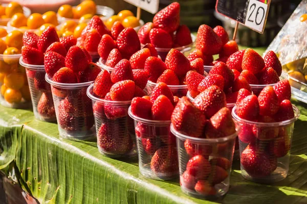 Strawberries in a glass of fruit eating street food in glass, lo — Stock Photo, Image