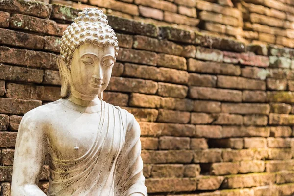 Buddha-Statue im thailändischen Tempel. — Stockfoto