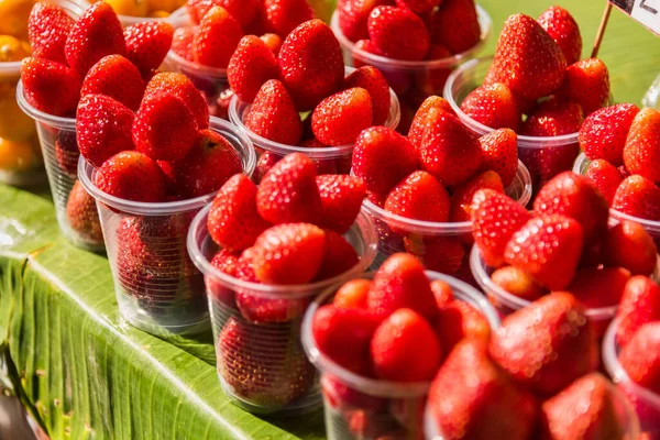 Strawberries in a glass of fruit eating street food in glass, lo — Stock Photo, Image