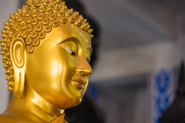 Close up gold Buddha face statue. — Stock Photo, Image