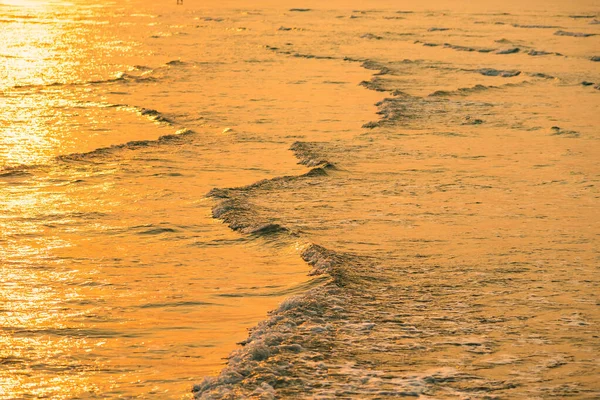 Прекрасный восход солнца над океаном. Восход солнца в море. — стоковое фото