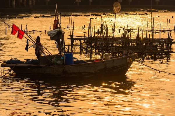 Fishing boats floating in the golden sea at sunset. — Stock Photo, Image