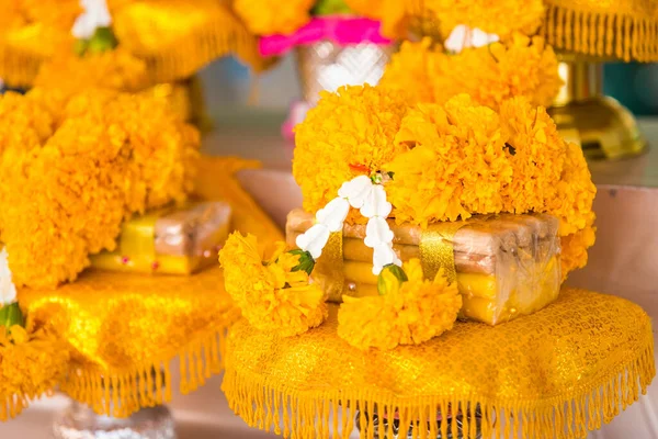 Closeup Yellow Marigold Flower Garlands Hanging Shop Flower Market Selling — Stock Photo, Image