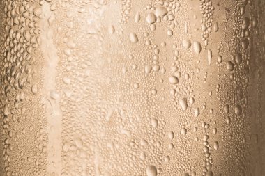 Şişenin kenarına su damlıyor. Arkaplan & Doku.