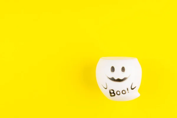 Boo Brinquedo Fantasma Bonito Isolado Fundo Amarelo — Fotografia de Stock