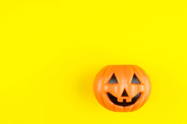 Jack Lantern Halloween Kürbis Isoliert Auf Gelbem Hintergrund — Stockfoto