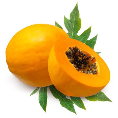 Beyaz arka planda yapraklı lezzetli tropikal papaya meyveleri ve kırpma maskesi.