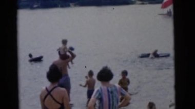 Nehirde rahatlatıcı insanlar