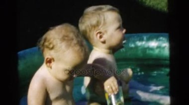 küçük çocuklar Yüzme