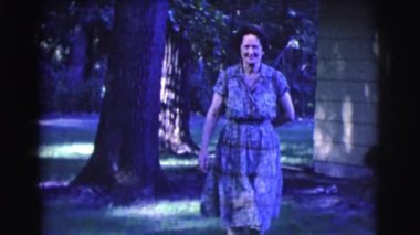 bahçede dinlenme köpek grubu