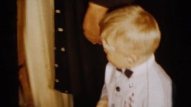 küçük çocuk bebeklere arıyorsunuz