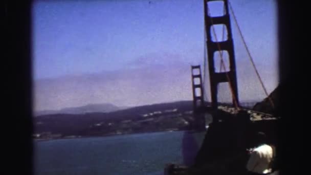 Deniz manzarası ve köprü görünümü — Stok video