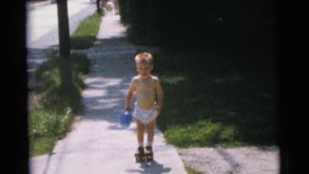 Little boy walking on street — Stock Video