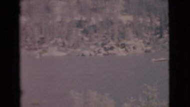 dağlar, göl ve ağaçlar ile manzara