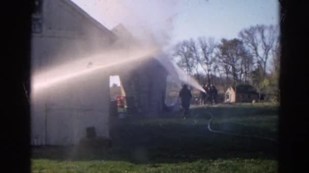 Enorme brand volledig vernietigen huis — Stockvideo