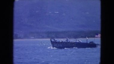 yelkenli tekne ile insanlar